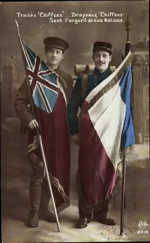 Ak Traites Chiffons, Drapeaux Chiffons, französischer und britischer Soldat