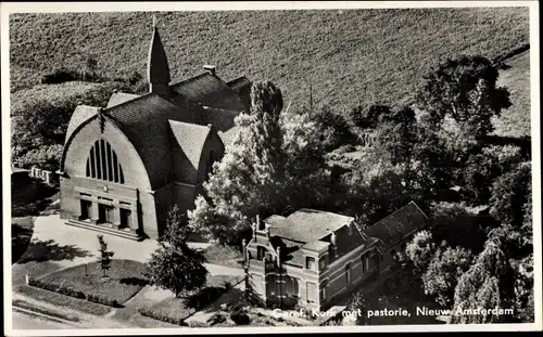 Ak Nieuw Amsterdam Emmen Drenthe Niederlande, Geref. Kerk met pastorie, Luftbild
