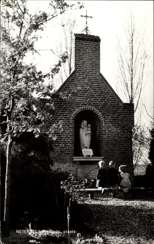 Ak Netersel Nordbrabant, Kapelle, Betende Menschen