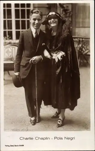 Ak Schauspieler Charlie Chaplin und Pola Negri, Portrait
