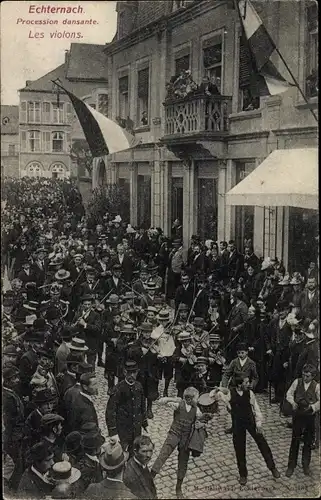 Ak Echternach Luxemburg, Procession dansante, Les violons