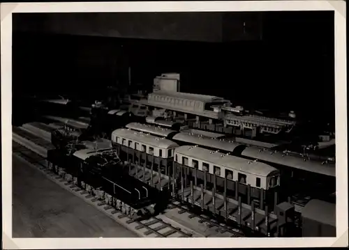 Foto Modelleisenbahn, Bahnhof, Bahnanlagen, Personenwaggons