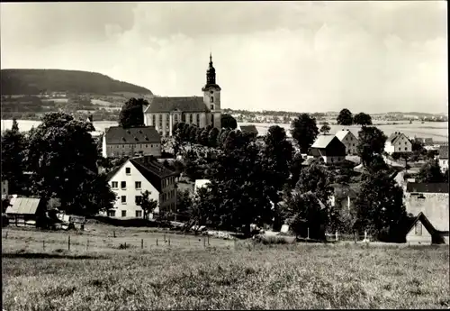 Ak Mildenau im Erzgebirge, Kirche, Panorama vom Ort