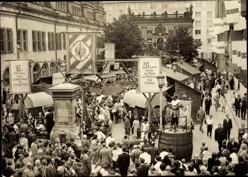 Ak Leipzig in Sachsen, Jubiliäumsmesse auf dem Naschmarkt, Historische Messe um 1820