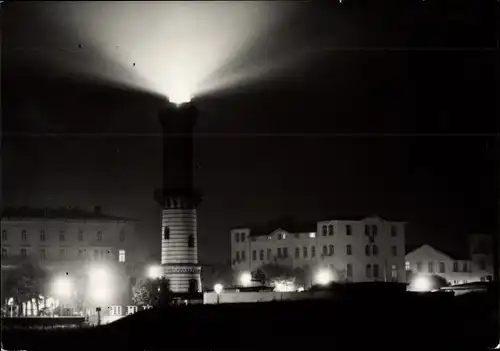 Ak Ostseebad Warnemünde Rostock, Leuchtturm, Nacht