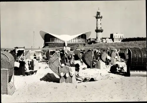 Ak Ostseebad Warnemünde Rostock, Konsum Gaststätte Teepott, Leuchtturm, Strandkörbe
