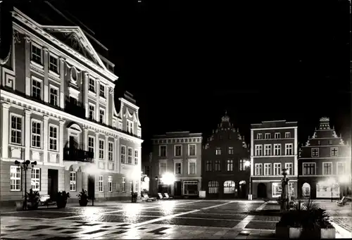 Ak Güstrow in Mecklenburg, Markt bei Nacht, beleuchtet