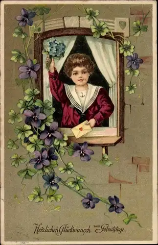 Präge Ak Glückwunsch Geburtstag, Kind am Fenster, Veilchen, Glücksklee