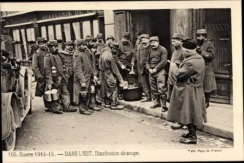 Ak Dans l'Est, Distribution de soupe, französische Soldaten, I WK