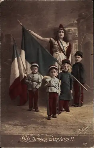 Ak Aux armes citoyens, Kinder in französischen Uniformen, Marianne, Fahne