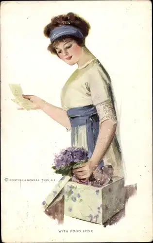 Künstler Ak With Fond Love, Frau packt ein Geschenk aus