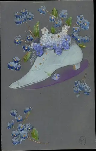 Ak Blauer Damenschuh und Vergissmeinnichtblüten