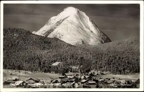Ak Seefeld in Tirol, Blick gegen Hohe Munde, Ort