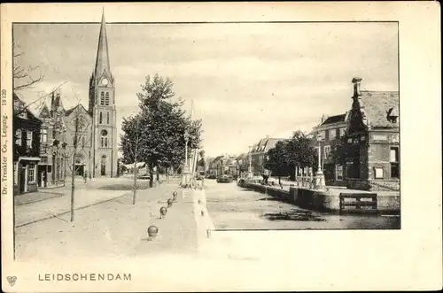 Ak Leidschendam Südholland, Straßenpartie mit Kirche