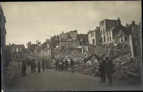 Foto Ak Herve Wallonien Lüttich, rue Potierue, vers l'Hotel de Ville, Ruinen