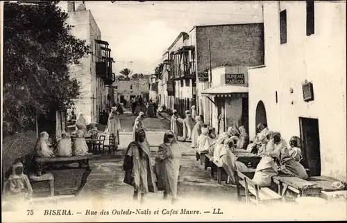 Ak Biskra Algerien, Rue des Oeleds Nails et Cafés Maure