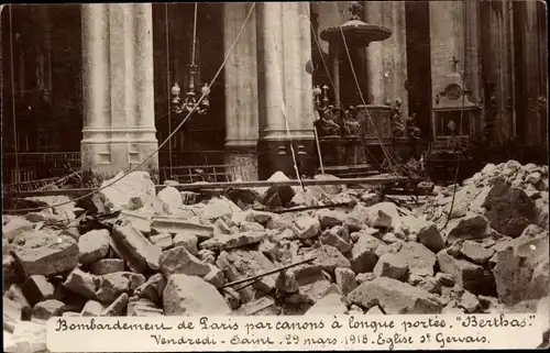 Foto Ak Paris, Bombardement par canons Berthas, 29 Mars 1918, Eglise St. Gervais