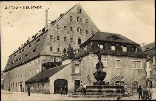 Ak Zittau in der Oberlausitz, Neustadt, Marstall, Brunnen