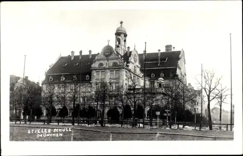 Foto Ak Ludwigsvorstadt Isarvorstadt München, Blick zur Stielerschule