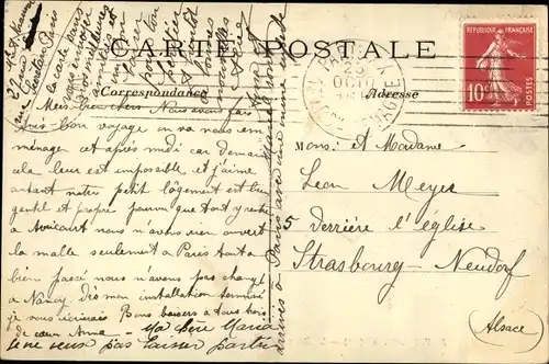 Ak Paris XIX Buttes Chaumont, Le Dirigeable République évoluant au dessus de la rue