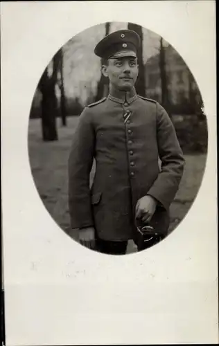 Foto Ak Gliwice Gleiwitz Schlesien, Soldat in Uniform, niederländisches Lazarett, I WK