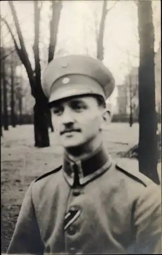 Foto Ak Gliwice Gleiwitz Schlesien, Niederländisches Lazarett, Soldat in Uniform, Portrait