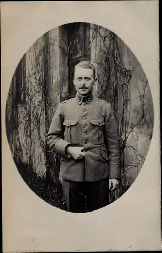 Foto Ak Gliwice Gleiwitz Schlesien, Niederländisches Lazarett, Soldat in Uniform, Portrait