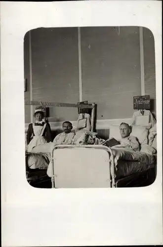 Foto Ak Gliwice Gleiwitz Schlesien, Niederländisches Lazarett, Soldaten in Krankenbetten