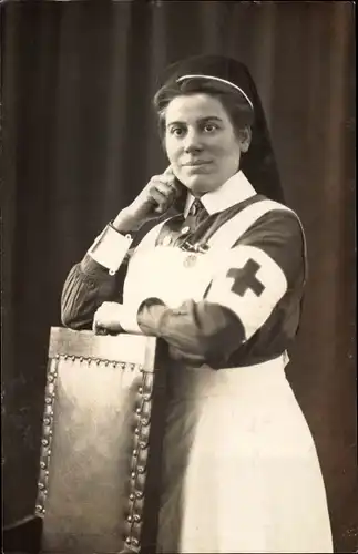 Foto Ak Gliwice Gleiwitz Schlesien, Niederländisches Lazarett, junge Krankenschwester, Portrait