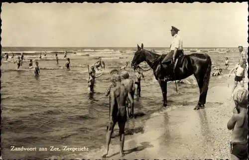 Ak Zandvoort aan Zee Nordholland Niederlande, Strand, Polizist