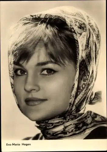 Ak Schauspielerin Eva Maria Hagen, Vergeßt mir meine Traudel nicht, Portrait mit Kopftuch