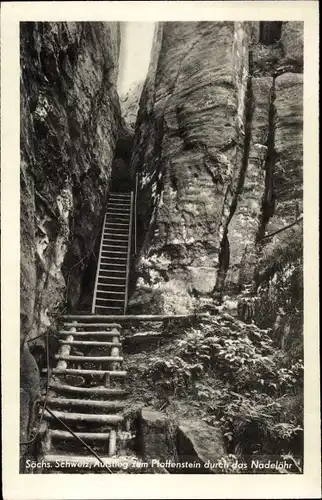 Ak Königstein an der Elbe Sächsische Schweiz, Pfaffenstein, Aufstieg durch das Nadelöhr