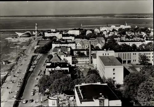 Ak Ostseebad Warnemünde Rostock, Blick vom 19. Stock des Hotel Neptun, Leuchtturm