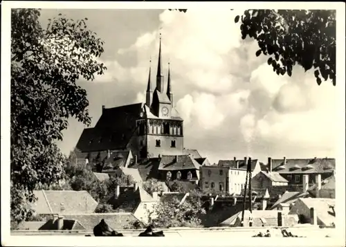 Ak Lommatzsch in Sachsen, Teilansicht, Kirche