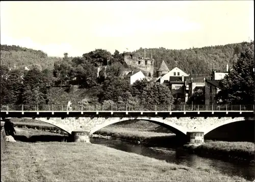 Ak Elsterberg im Vogtland, Blick zur Burgruine, Brücke