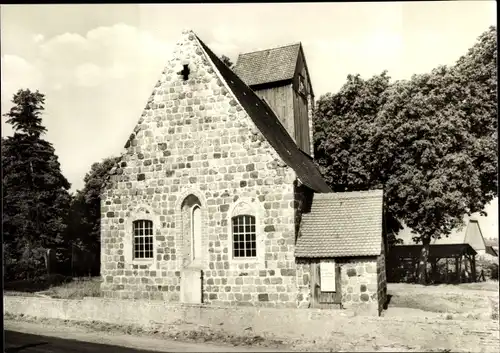 Ak Kampehl Neustadt Dosse, 700 jährige Wehrkirche, In der Gruft liegt der Ritter von Kalebuz