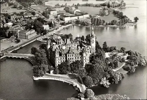 Ak Schwerin in Mecklenburg, Schloss, Luftbild