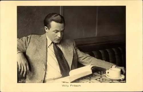 Ak Schauspieler Willy Fritsch, Ross Verlag 7271 1, UFA Verlag, Buch lesend