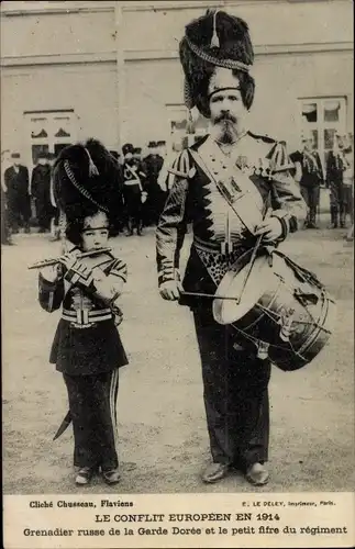 Ak Russland, Le Conflt Européen, 1914, Grenadier russe de la Garde Dorée, petit fifre du regiment