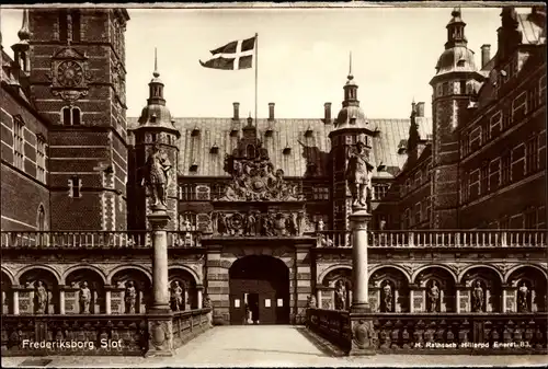 Ak Hillerød Hilleröd Dänemark, Frederiksborg Slot, Eingangsportal