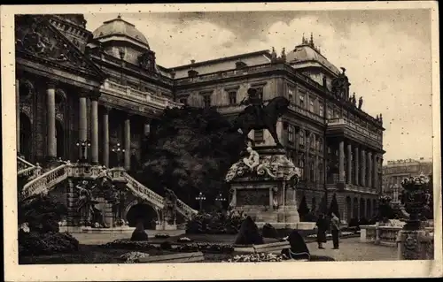 Ak Budapest Ungarn, Teilansicht des königlichen Schlosses mit Eugen von Savoyas Denkmal