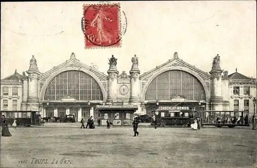 Ak Tours Indre et Loire, Bahnhof, Straßenseite, Straßenbahnen