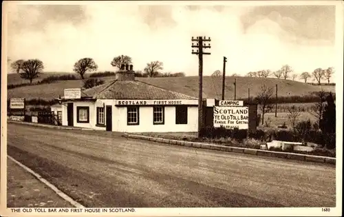 Ak Gretna Schottland, The Old Toll Bar, First House in Scotland, Straßenansicht