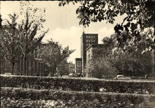 Ak Gera in Thüringen, Hochhaus, Park