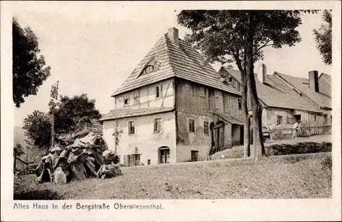 Ak Oberwiesenthal Erzgebirgskreis, Altes Haus ian der Bergstraße