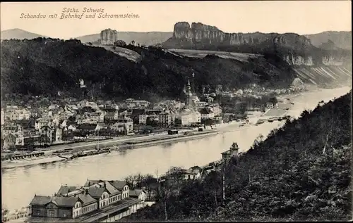 Ak Bad Schandau Sächsische Schweiz, Panorama mit Bahnhof und Schrammsteinen, Elbe