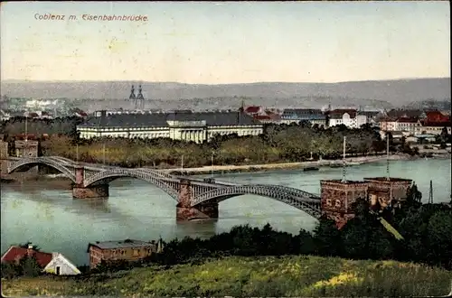 Ak Koblenz am Rhein, Flusspartie mit Eisenbahnbrücke und Stadt