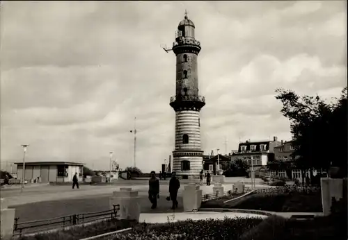 Ak Ostseebad Warnemünde Rostock, Am Leuchtturm