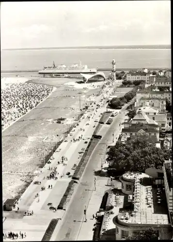 Ak Ostseebad Warnemünde Rostock, Blick v. 19.Stock des Hotel Neptun, Leuchtturm, Teepott, Fährschiff