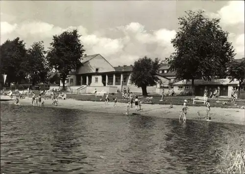 Ak Mirow in Mecklenburg, Bad und Strandhalle, Strandbad